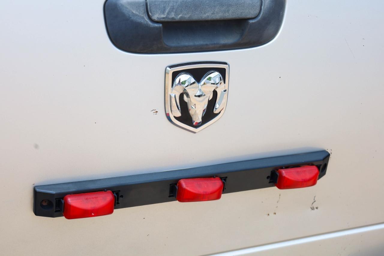 Dodge Ram 3500 4dr Quad Cab 160.5 DRW 4WD SLT 2006