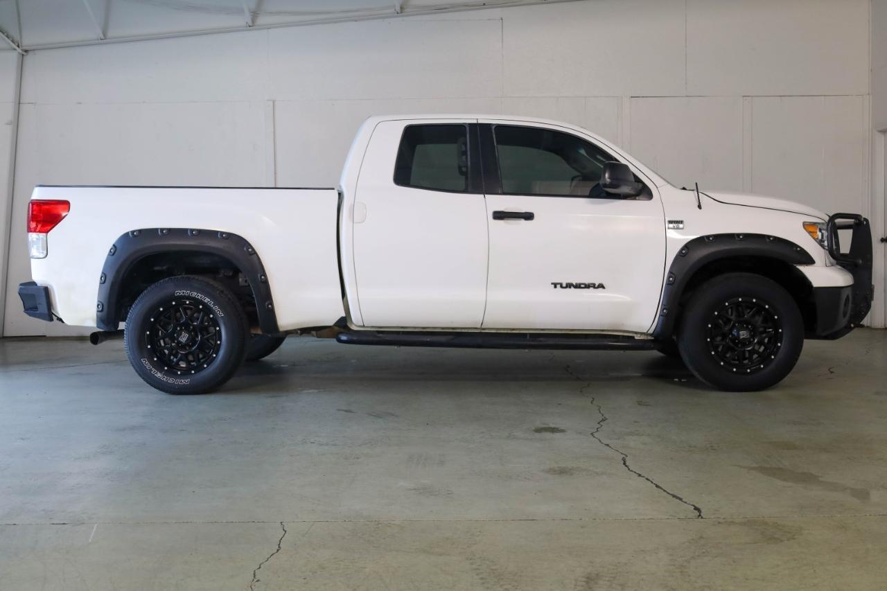 Toyota Tundra 4WD Truck Dbl 4.6L V8 6-Spd AT (Natl) 2010