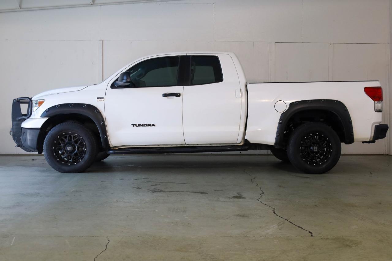 Toyota Tundra 4WD Truck Dbl 4.6L V8 6-Spd AT (Natl) 2010