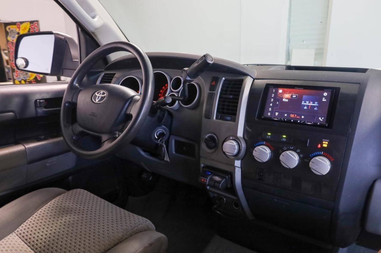 Toyota Tundra 4WD Truck Dbl 4.6L V8 6-Spd AT (Natl) 2010