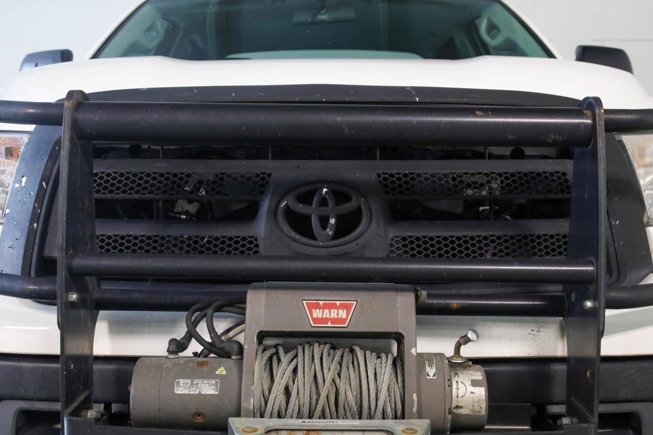 Toyota Tundra 4WD Truck Dbl 4.6L V8 6-Spd AT (Natl) 2010