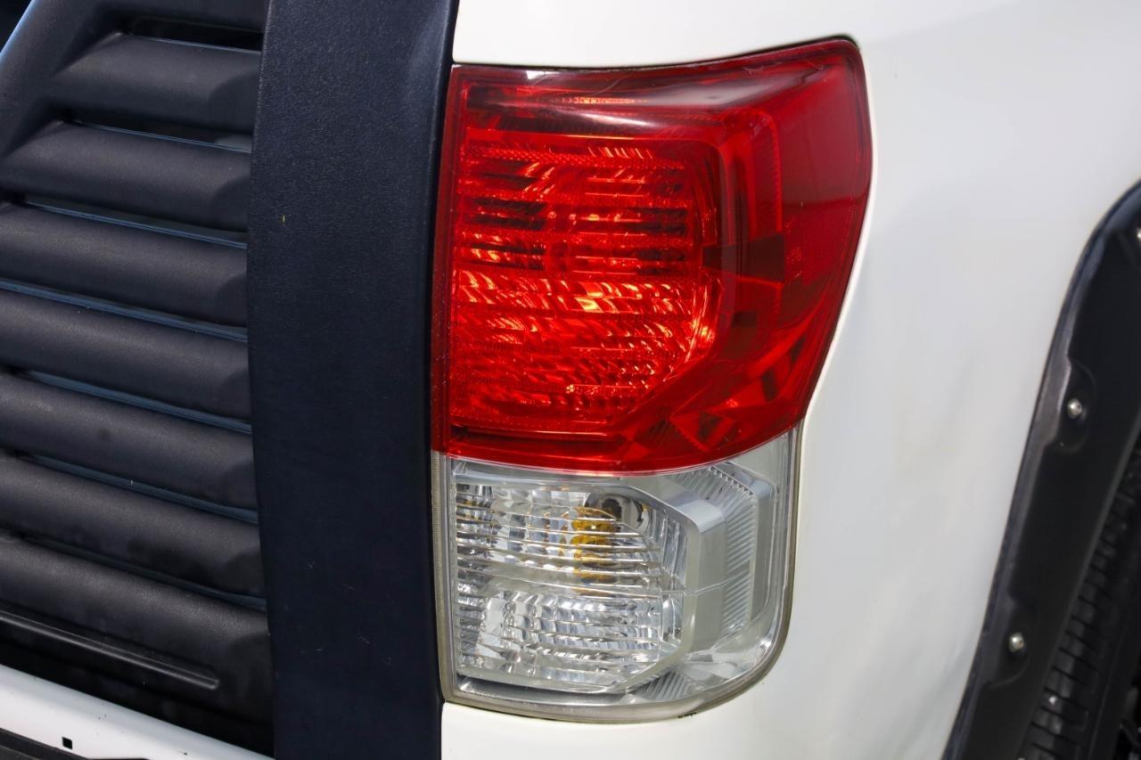 Toyota Tundra 4WD Truck Dbl 4.6L V8 6-Spd AT (Natl) 2010