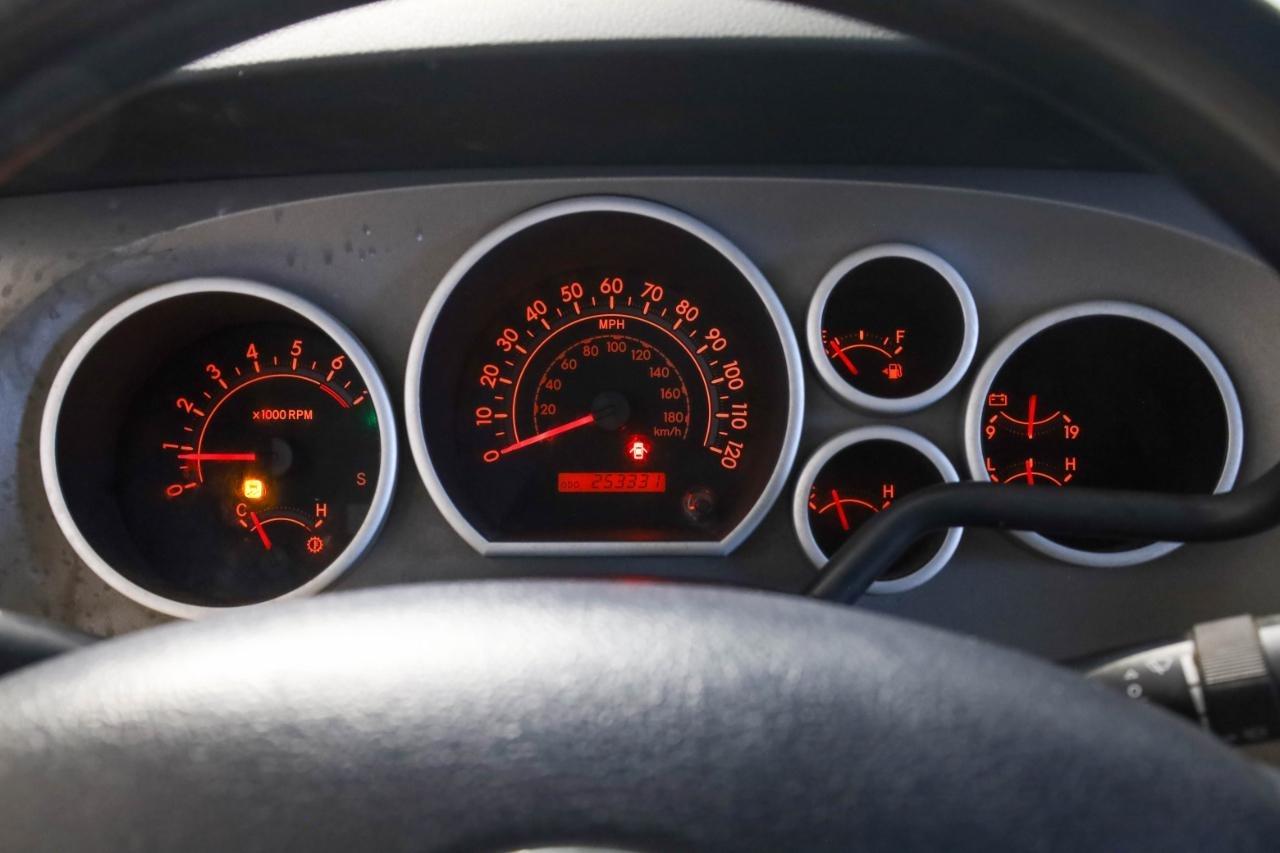Toyota Tundra 4WD Truck Dbl 4.6L V8 6-Spd AT (Natl) 2010