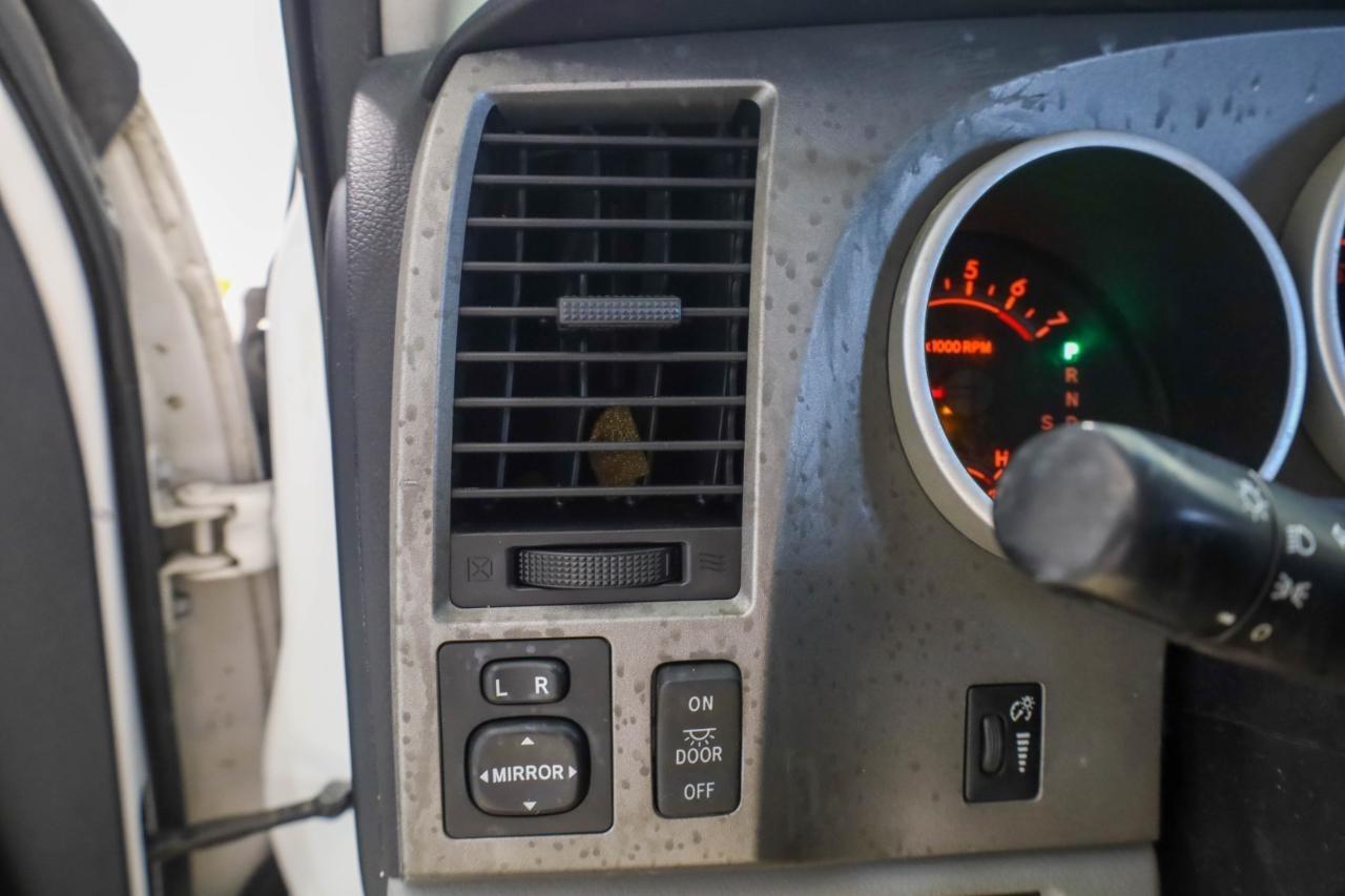 Toyota Tundra 4WD Truck Dbl 4.6L V8 6-Spd AT (Natl) 2010