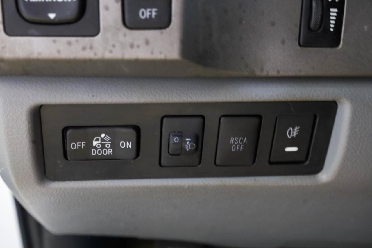 Toyota Tundra 4WD Truck Dbl 4.6L V8 6-Spd AT (Natl) 2010