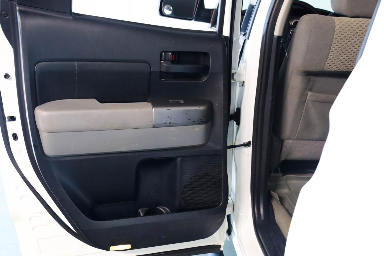 Toyota Tundra 4WD Truck Dbl 4.6L V8 6-Spd AT (Natl) 2010