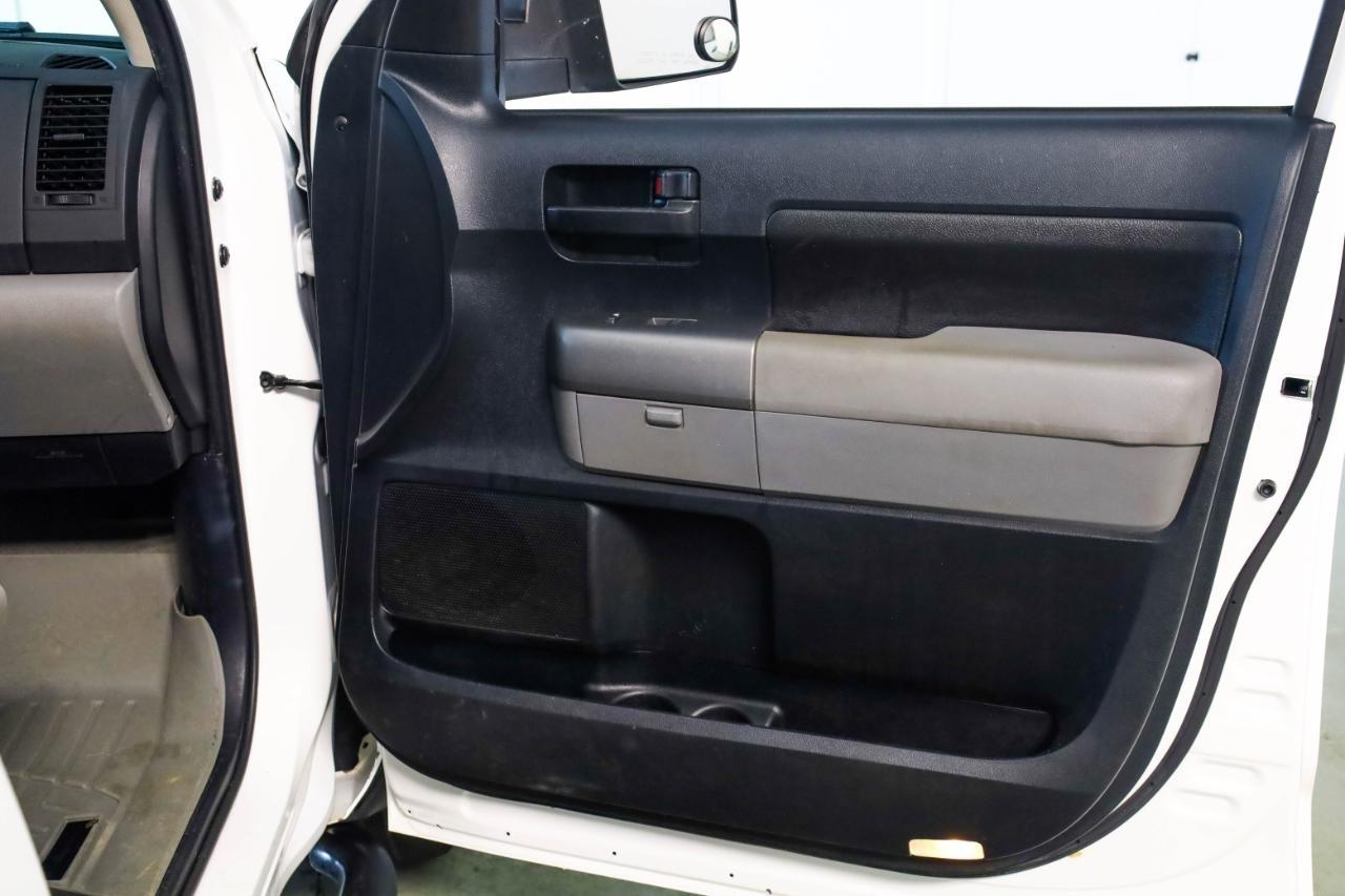 Toyota Tundra 4WD Truck Dbl 4.6L V8 6-Spd AT (Natl) 2010