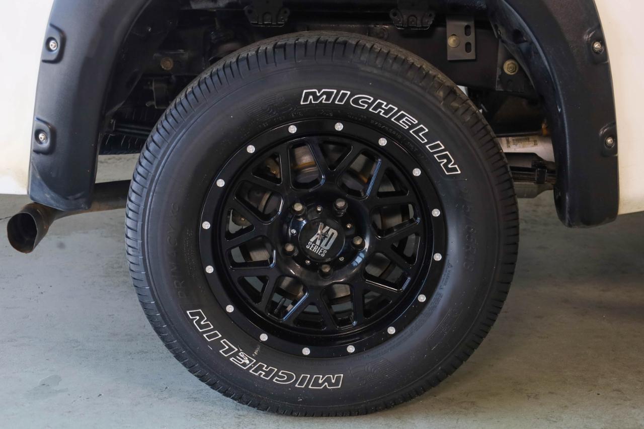 Toyota Tundra 4WD Truck Dbl 4.6L V8 6-Spd AT (Natl) 2010