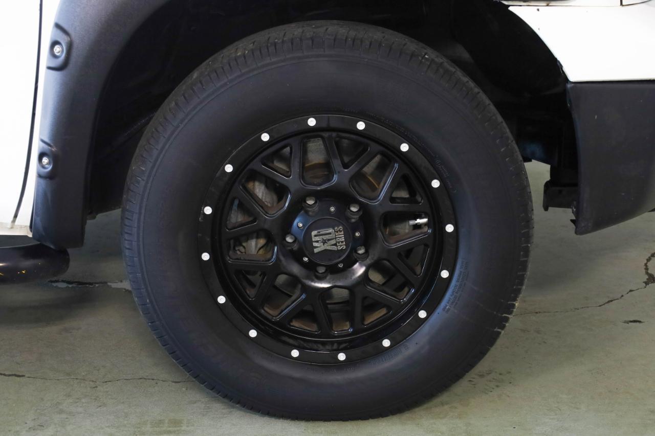 Toyota Tundra 4WD Truck Dbl 4.6L V8 6-Spd AT (Natl) 2010
