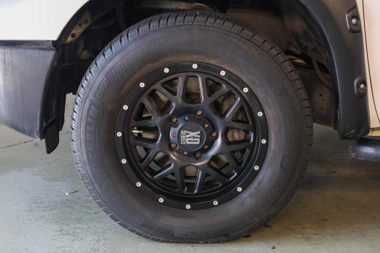 Toyota Tundra 4WD Truck Dbl 4.6L V8 6-Spd AT (Natl) 2010