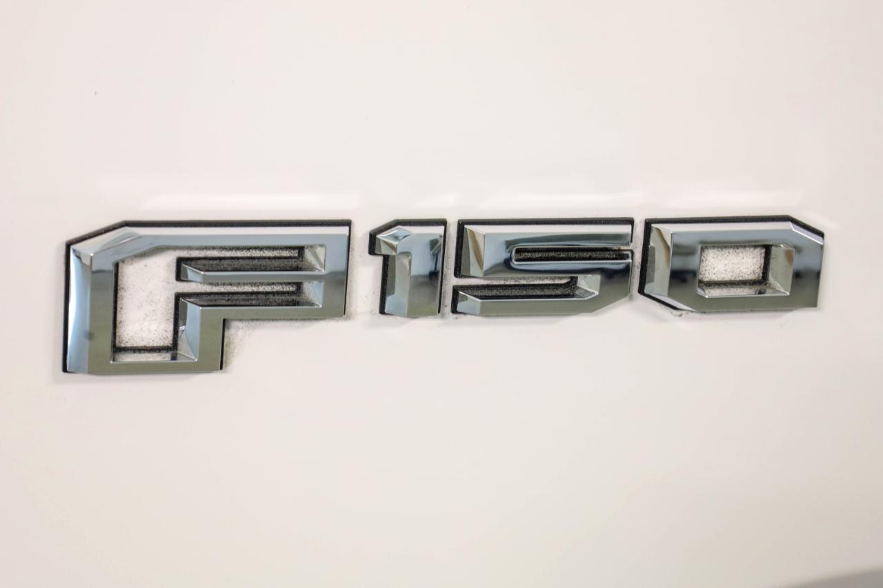 Ford F-150 XLT 2WD Reg Cab 8' Box 2017