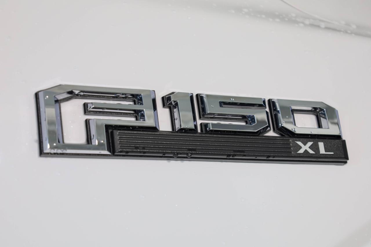Ford F-150 XLT 2WD Reg Cab 8' Box 2017