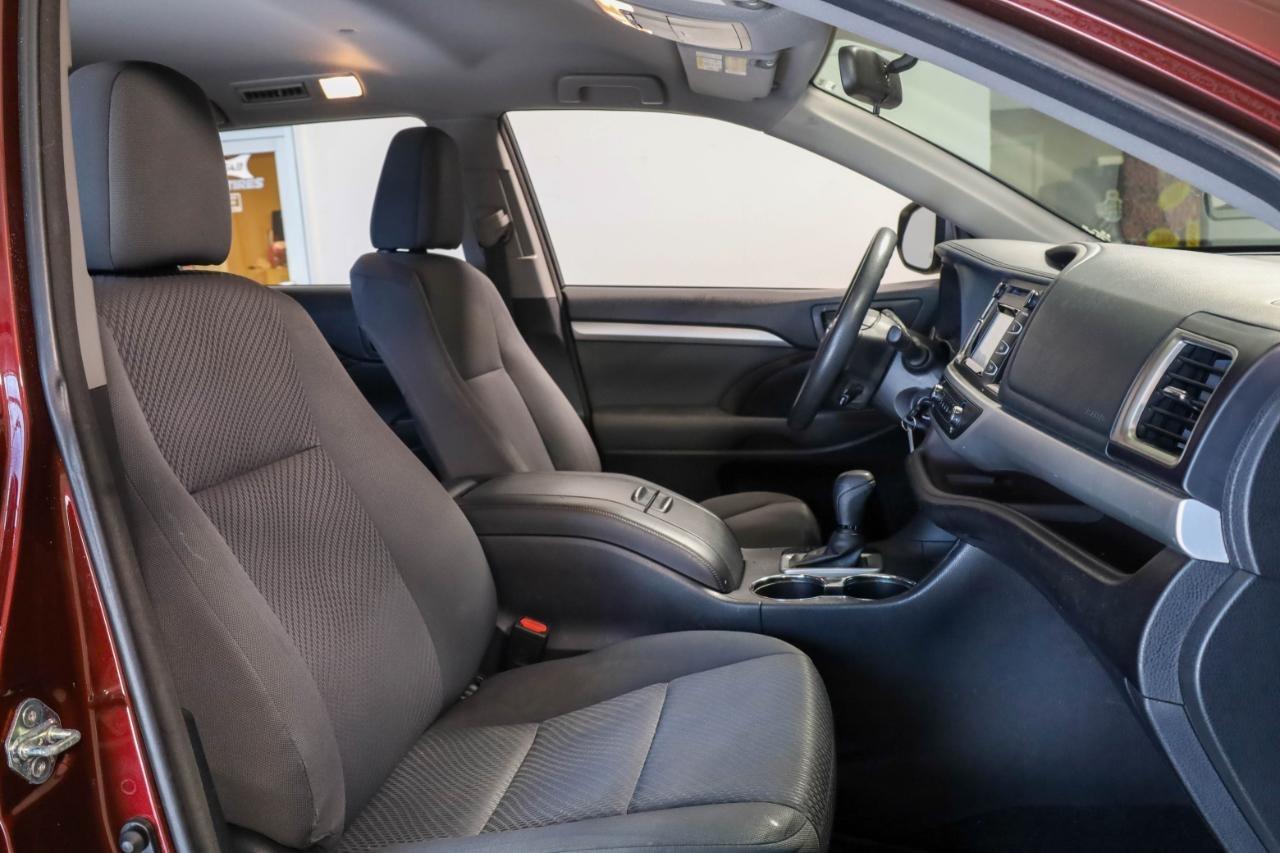 Toyota Highlander AWD 4dr V6 LE (Natl) 2015