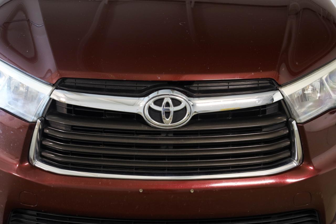Toyota Highlander AWD 4dr V6 LE (Natl) 2015