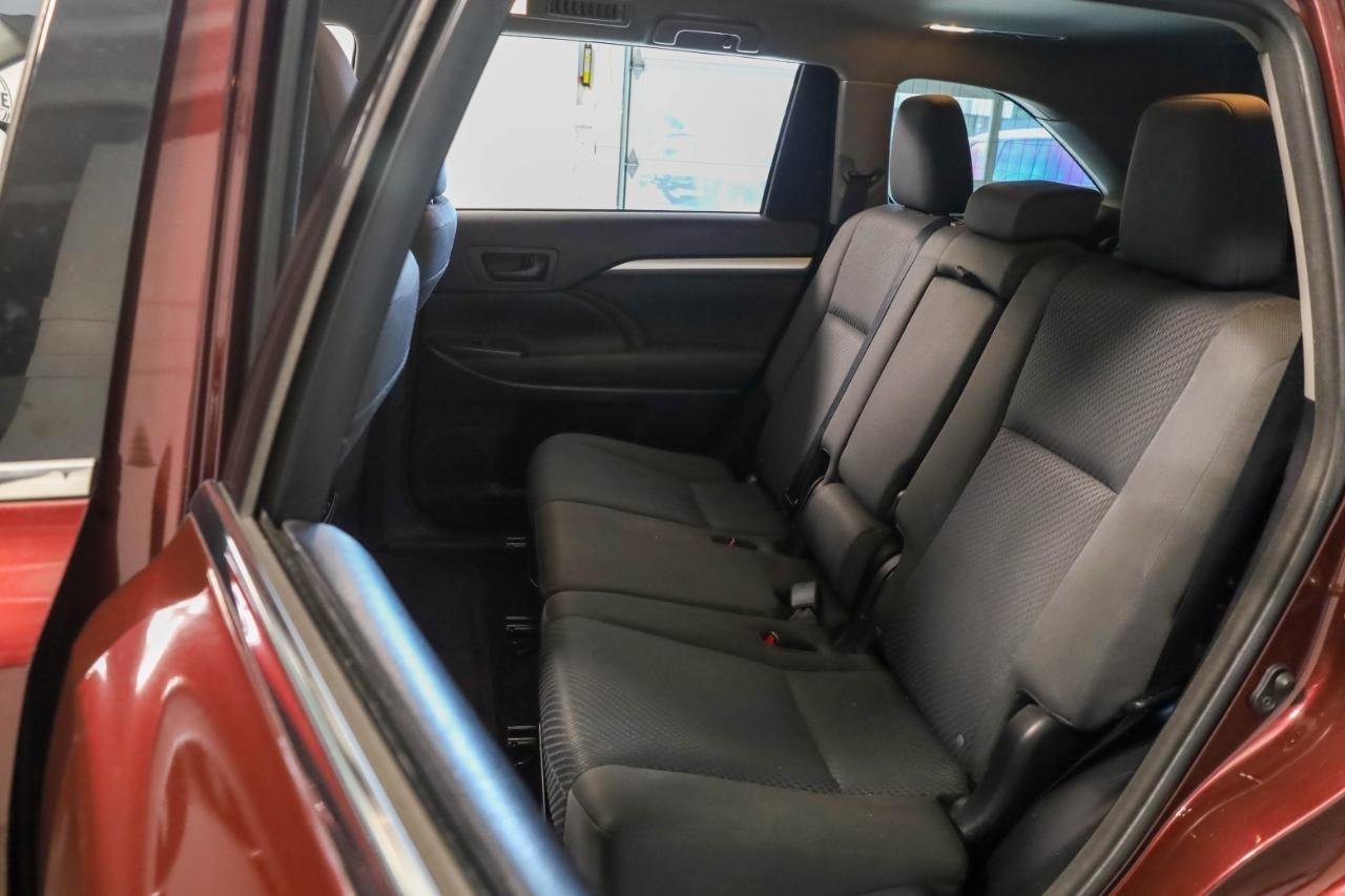 Toyota Highlander AWD 4dr V6 LE (Natl) 2015