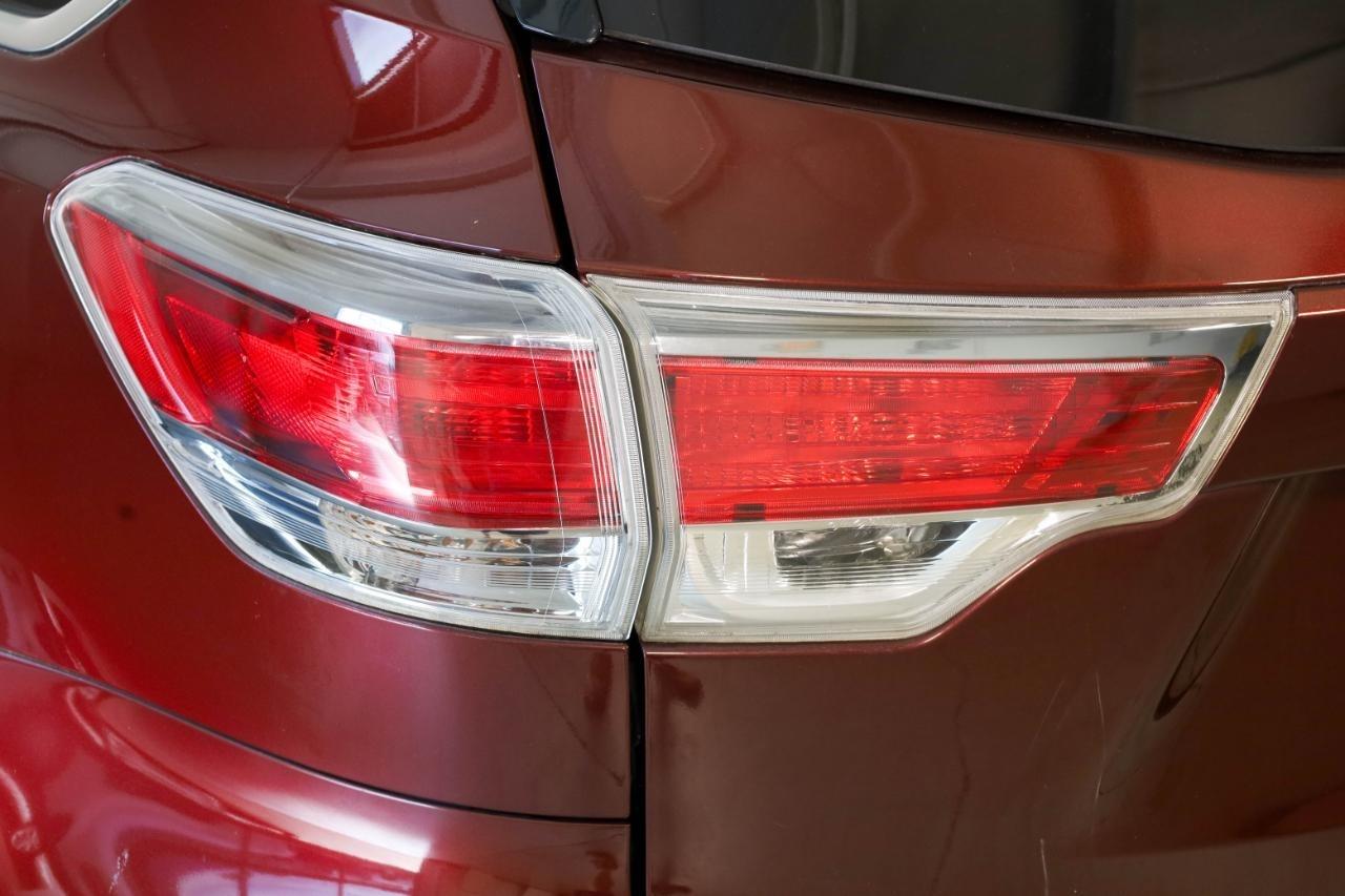Toyota Highlander AWD 4dr V6 LE (Natl) 2015