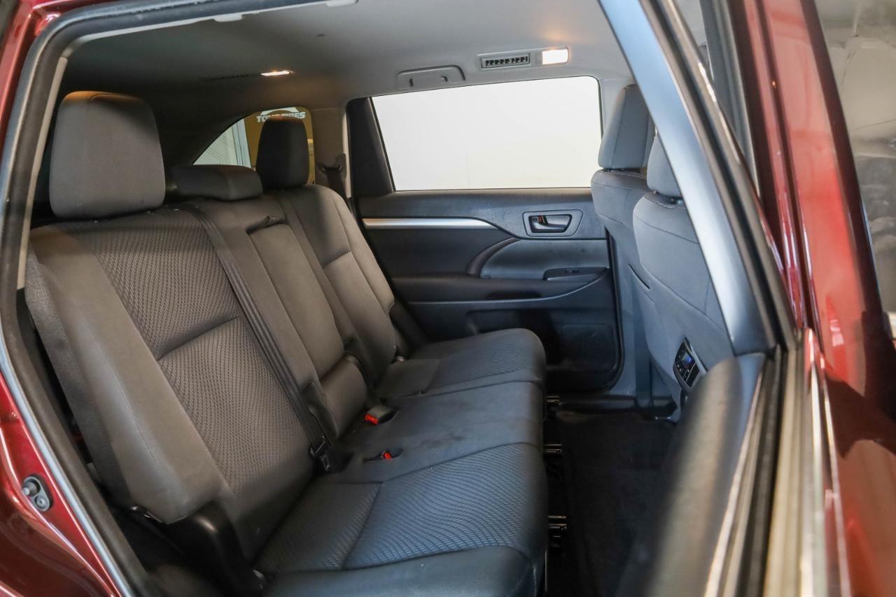 Toyota Highlander AWD 4dr V6 LE (Natl) 2015