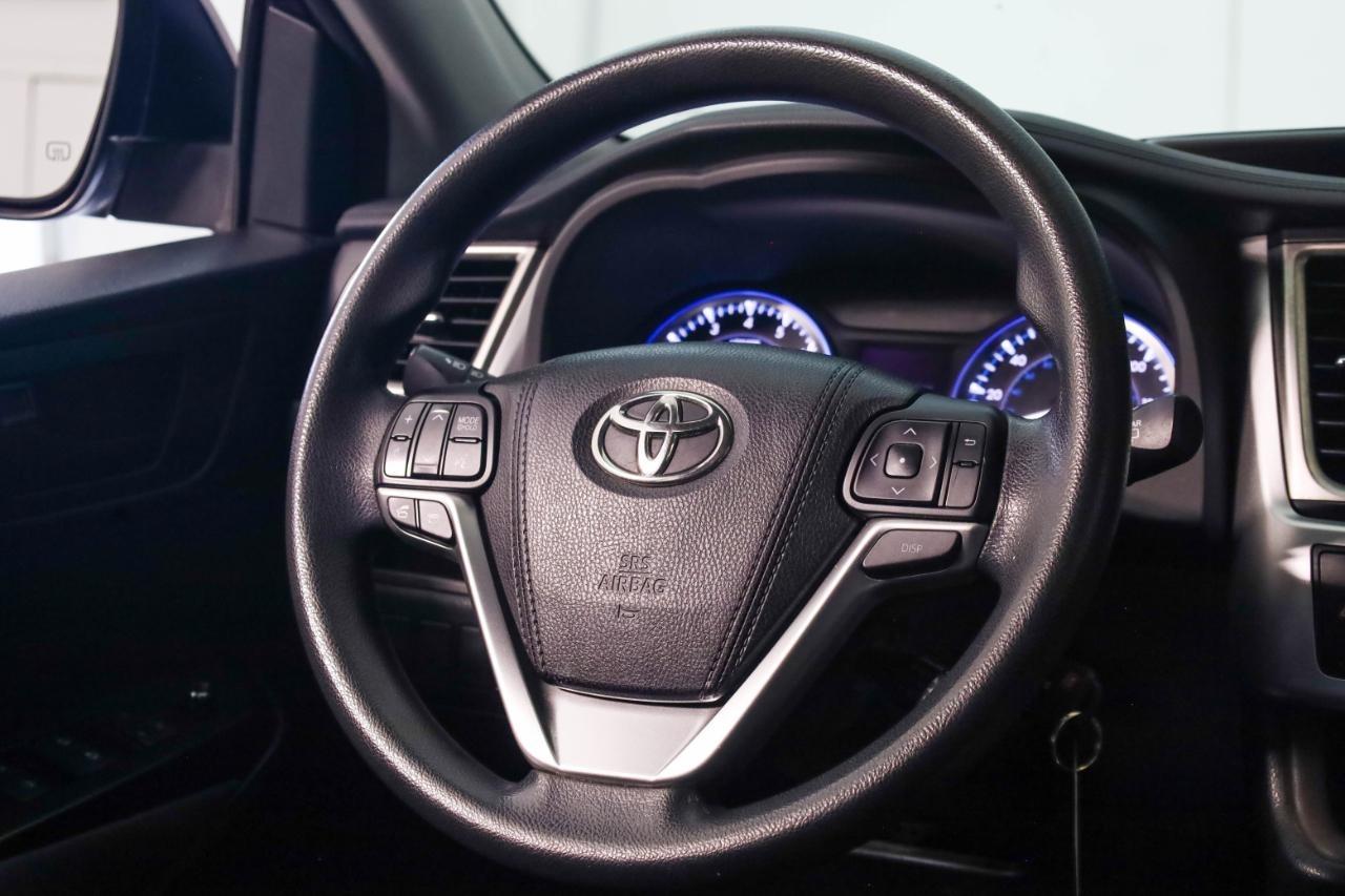 Toyota Highlander AWD 4dr V6 LE (Natl) 2015