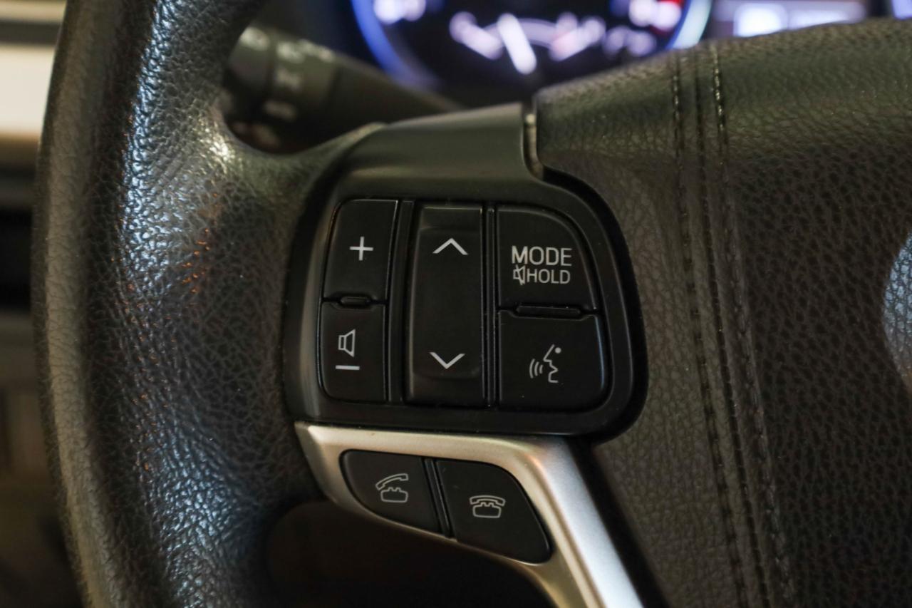 Toyota Highlander AWD 4dr V6 LE (Natl) 2015