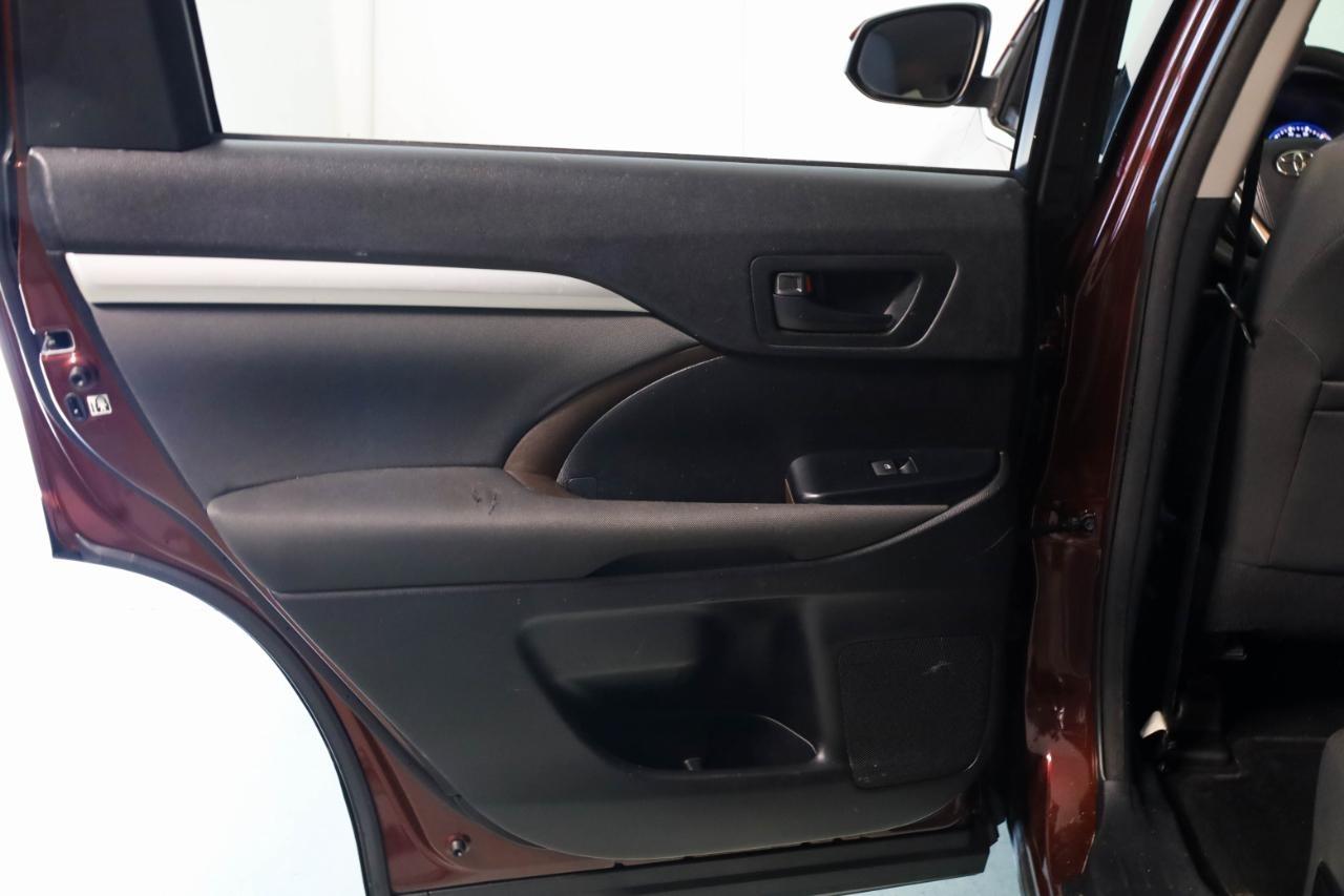 Toyota Highlander AWD 4dr V6 LE (Natl) 2015