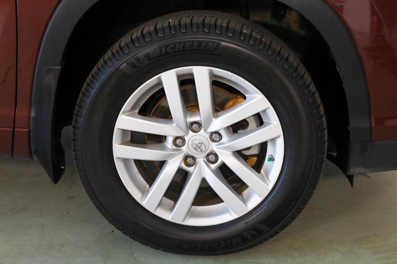 Toyota Highlander AWD 4dr V6 LE (Natl) 2015
