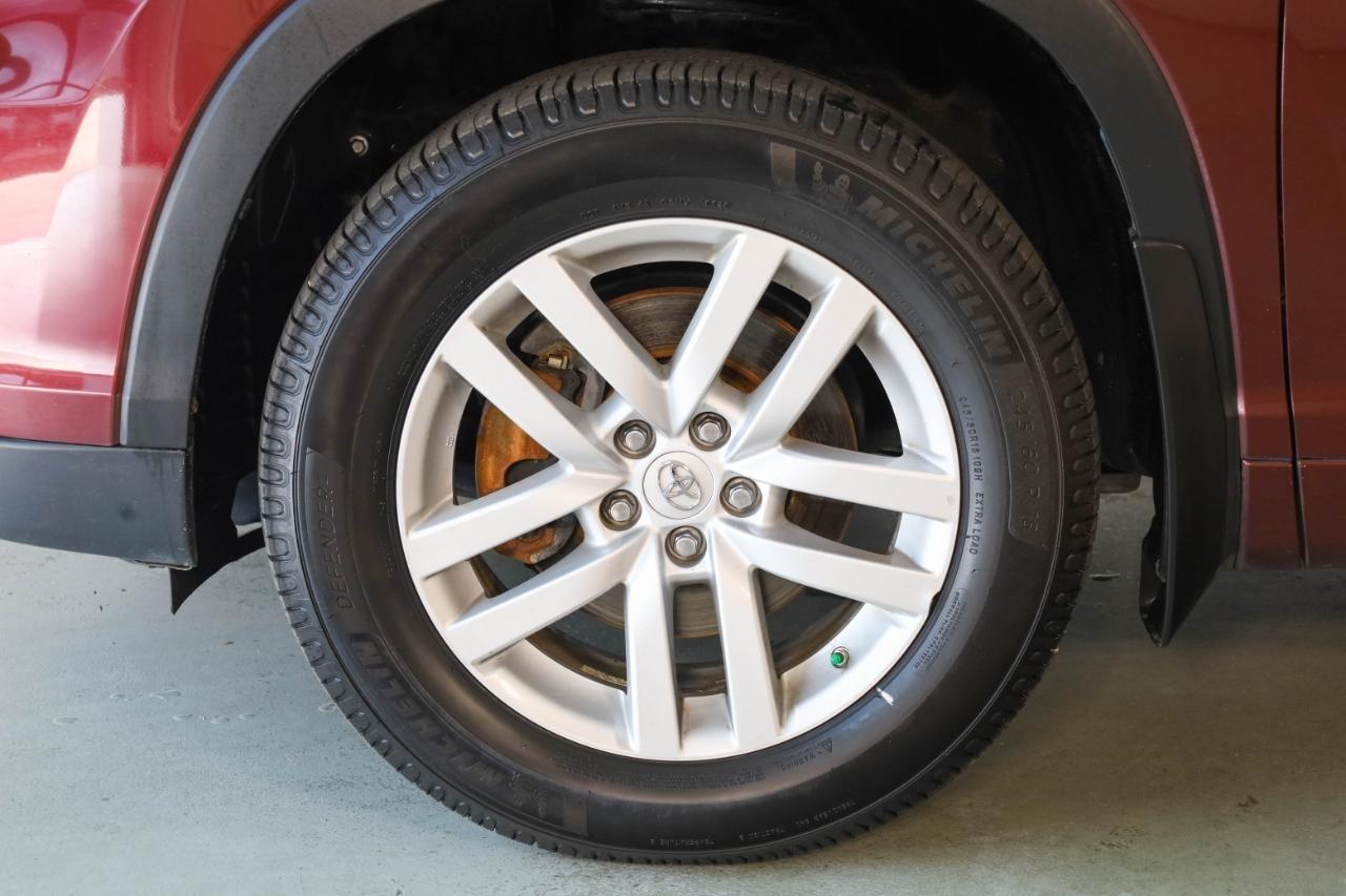 Toyota Highlander AWD 4dr V6 LE (Natl) 2015
