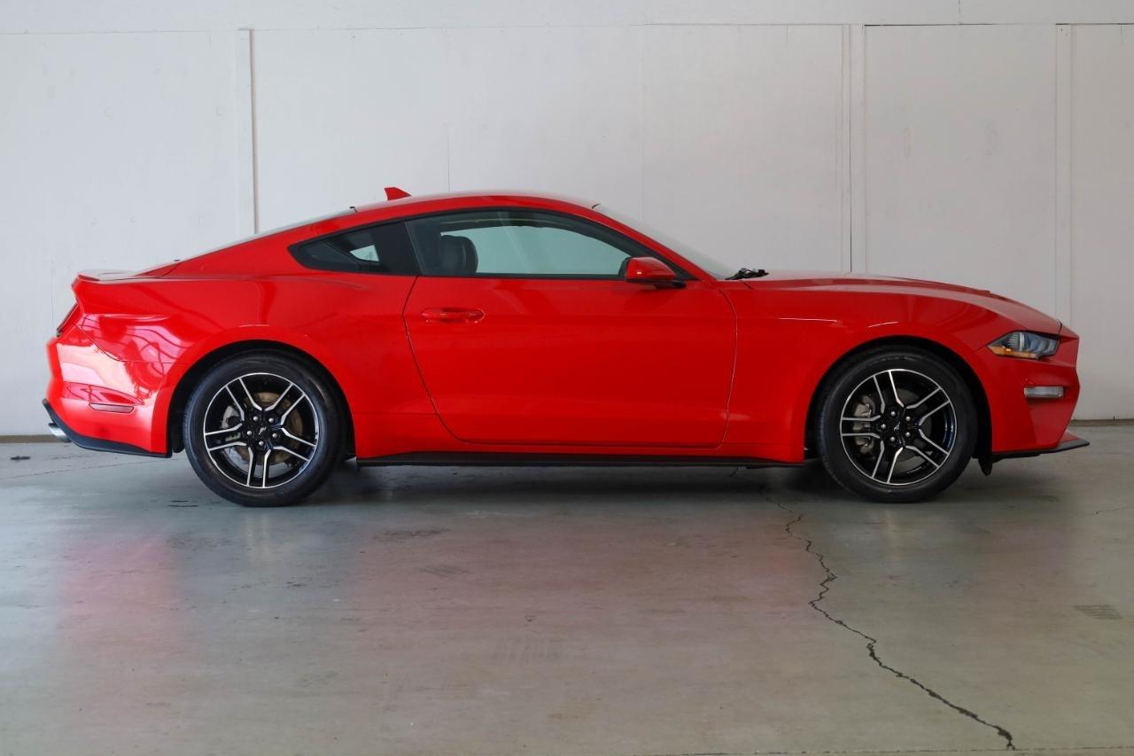 Ford Mustang EcoBoost Fastback 2021
