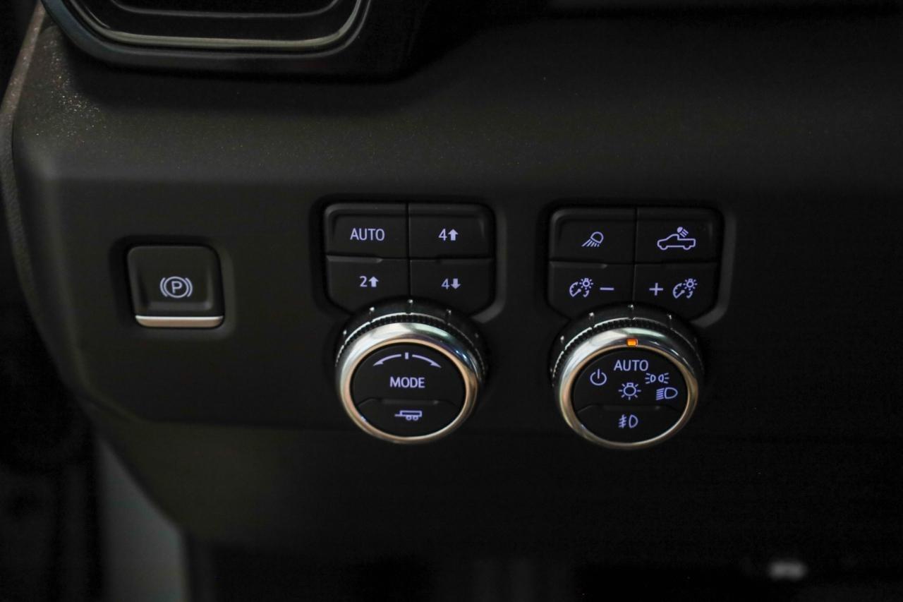 GMC Sierra 1500 4WD Crew Cab 147" AT4 2023