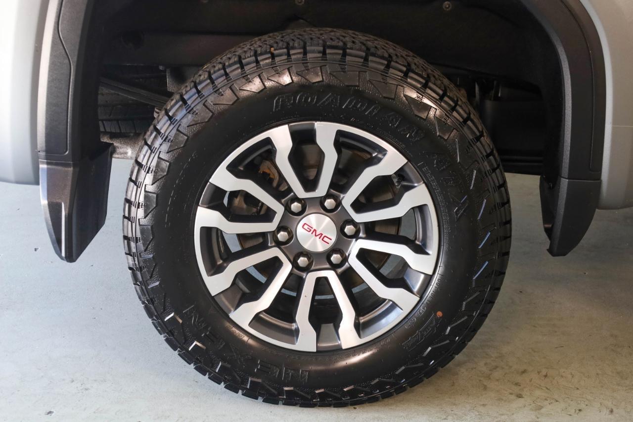 GMC Sierra 1500 4WD Crew Cab 147" AT4 2023