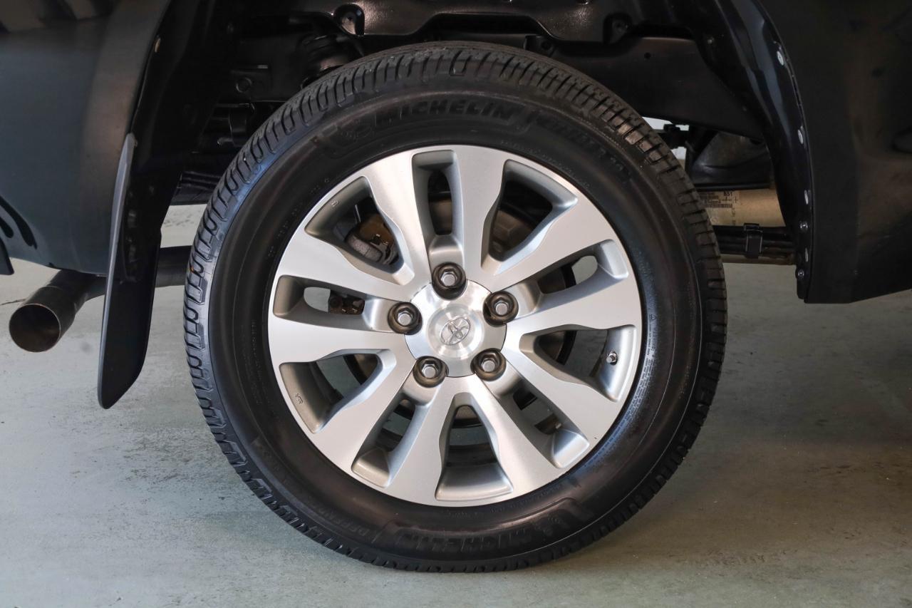 Toyota Tundra 4WD Truck CrewMax 5.7L V8 6-Spd AT LTD (Natl) 2014