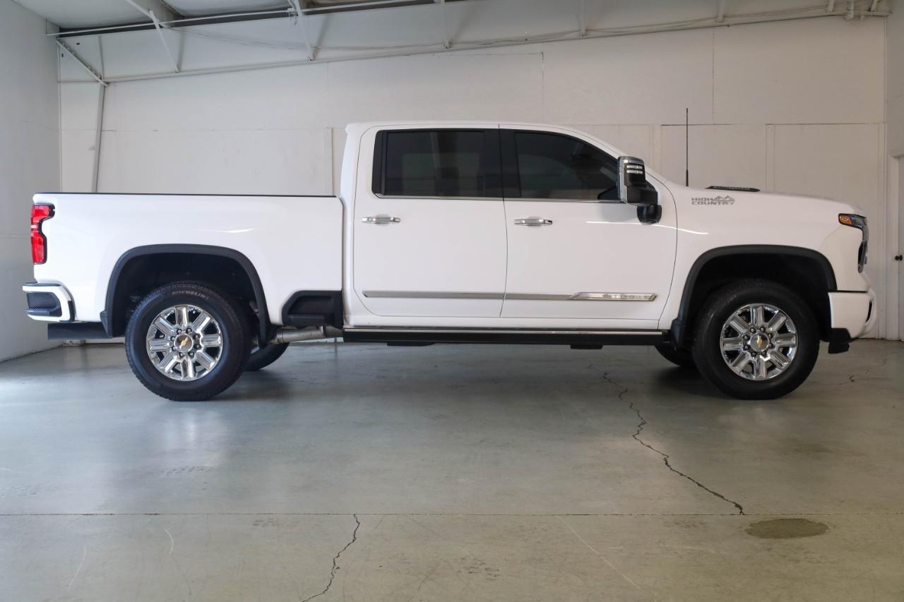 Chevrolet Silverado 2500HD 4WD Crew Cab 159" High Country 2024