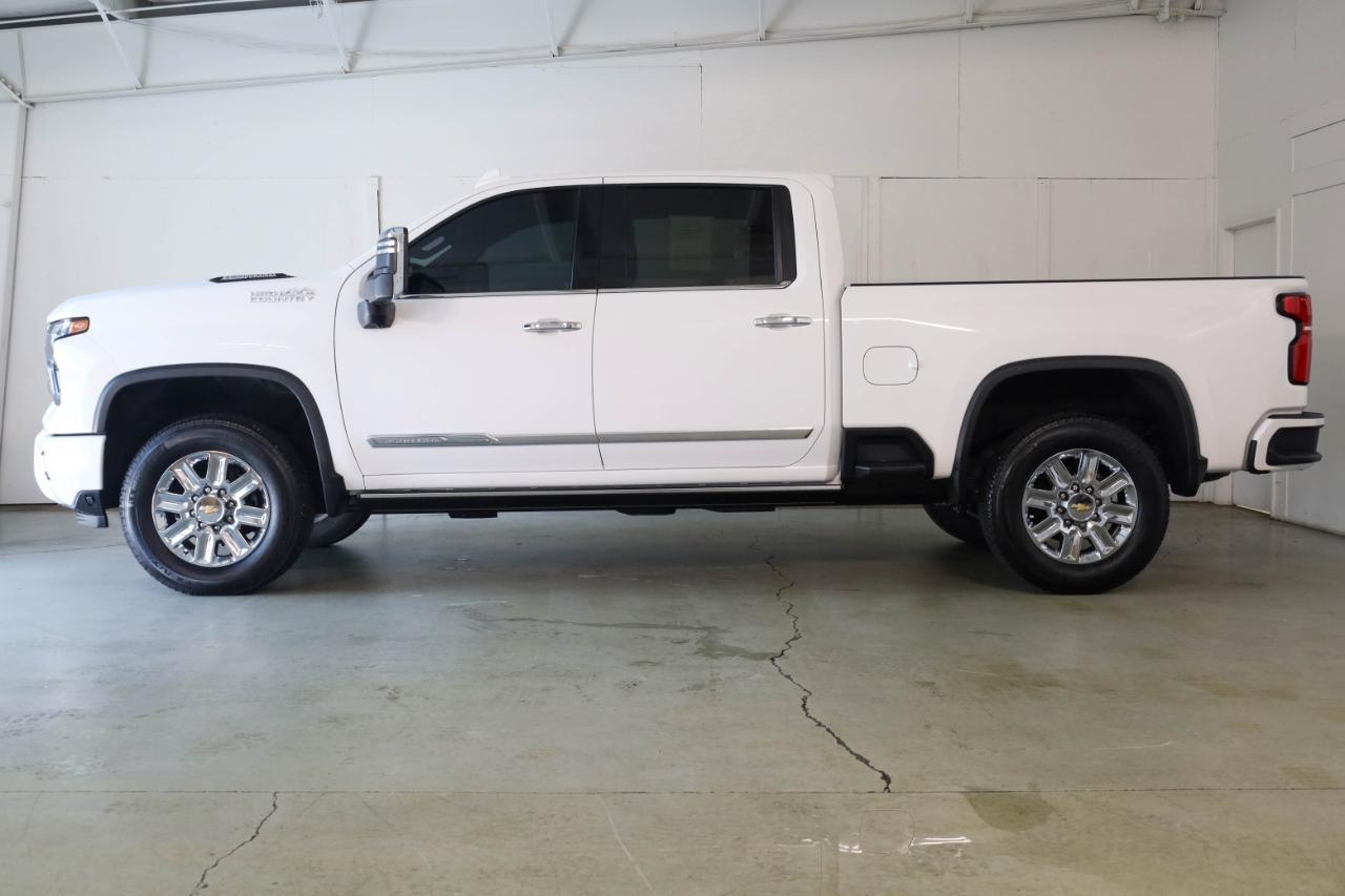 Chevrolet Silverado 2500HD 4WD Crew Cab 159" High Country 2024