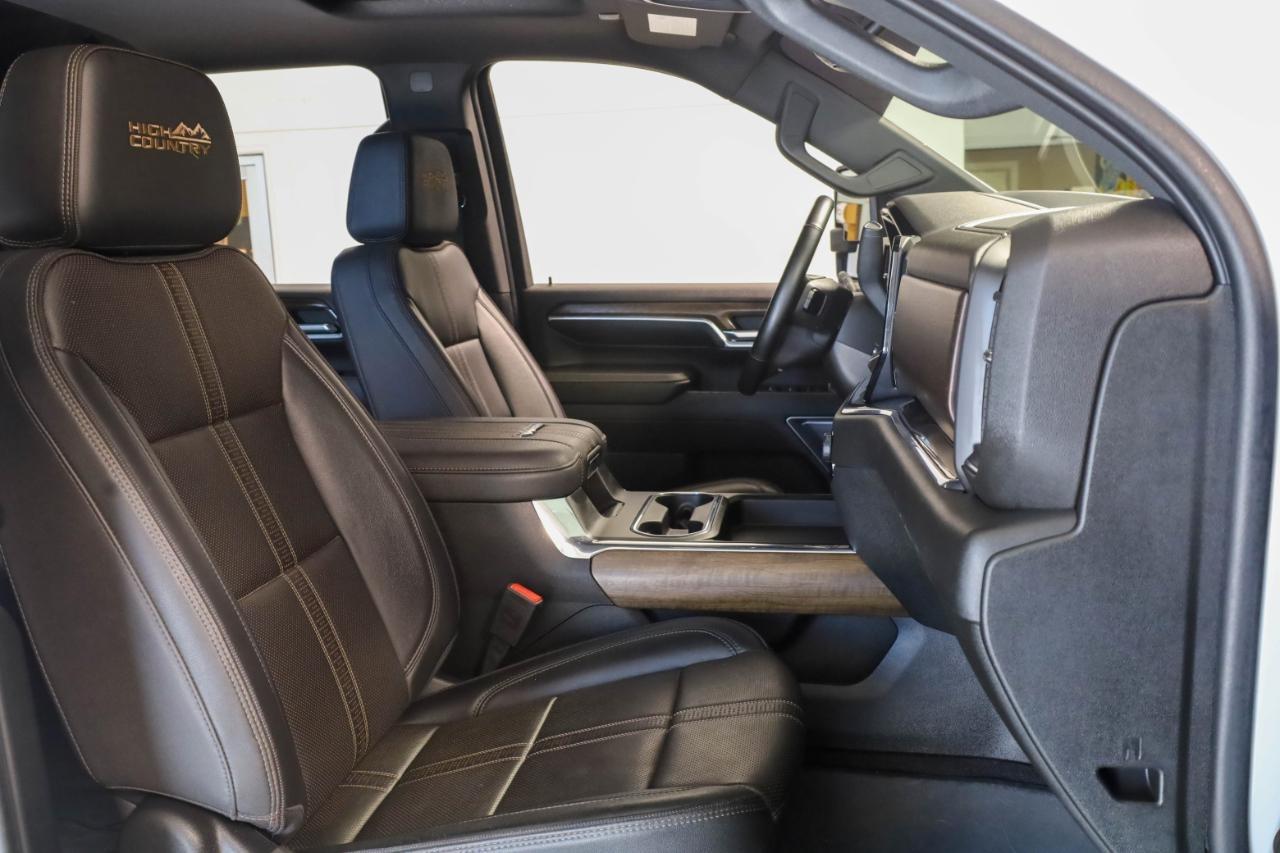 Chevrolet Silverado 2500HD 4WD Crew Cab 159" High Country 2024