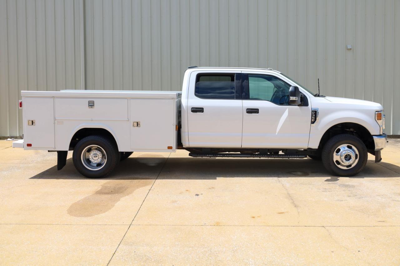 Ford Super Duty F-350 DRW Lariat 4WD Crew Cab 179" WB 60" CA 2020