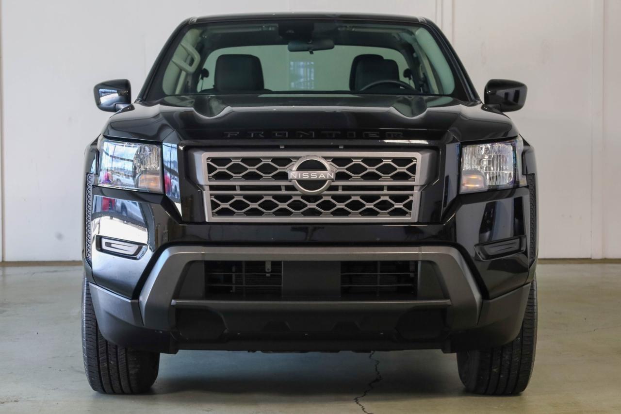 Nissan Frontier Crew Cab 4x2 SV 2024