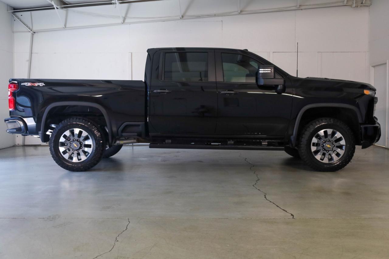 Chevrolet Silverado 2500HD 4WD Crew Cab 159" Custom 2024
