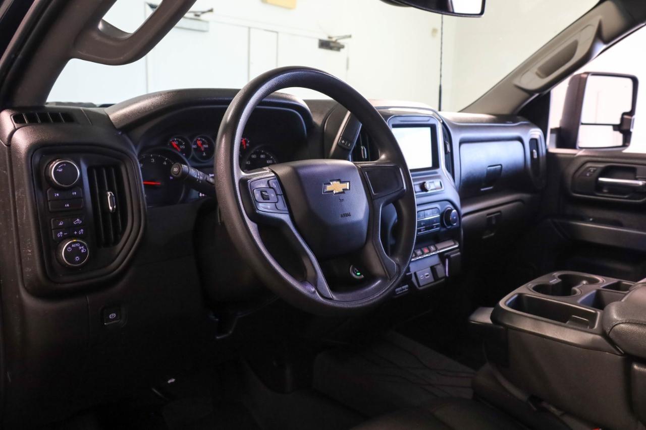 Chevrolet Silverado 2500HD 4WD Crew Cab 159" Custom 2024