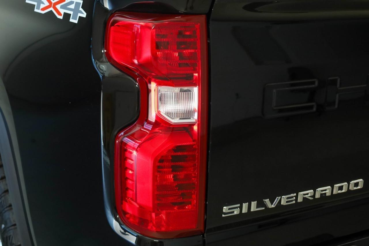 Chevrolet Silverado 2500HD 4WD Crew Cab 159" Custom 2024