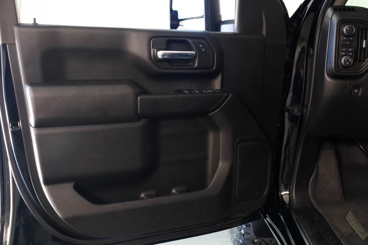 Chevrolet Silverado 2500HD 4WD Crew Cab 159" Custom 2024