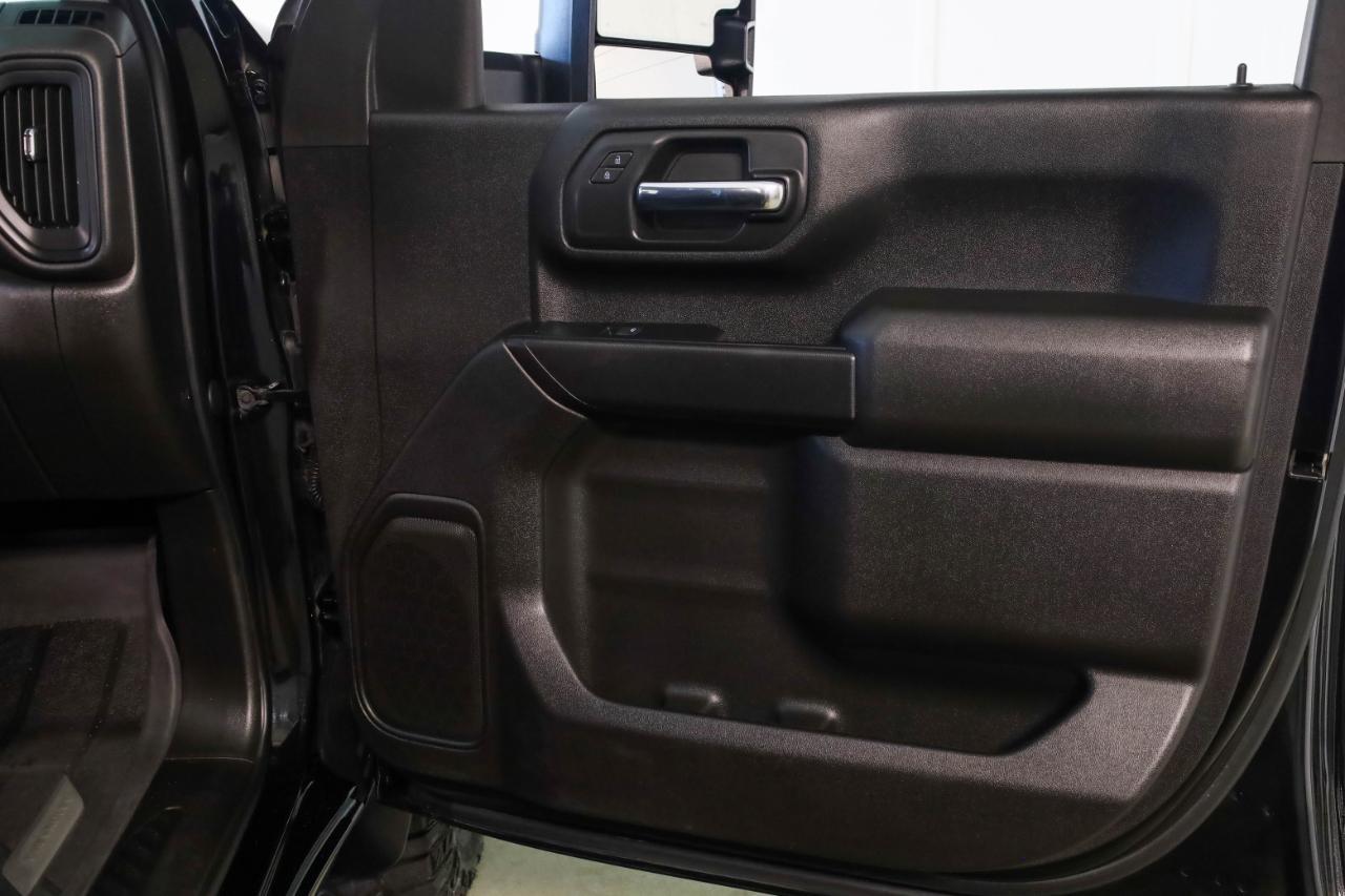 Chevrolet Silverado 2500HD 4WD Crew Cab 159" Custom 2024