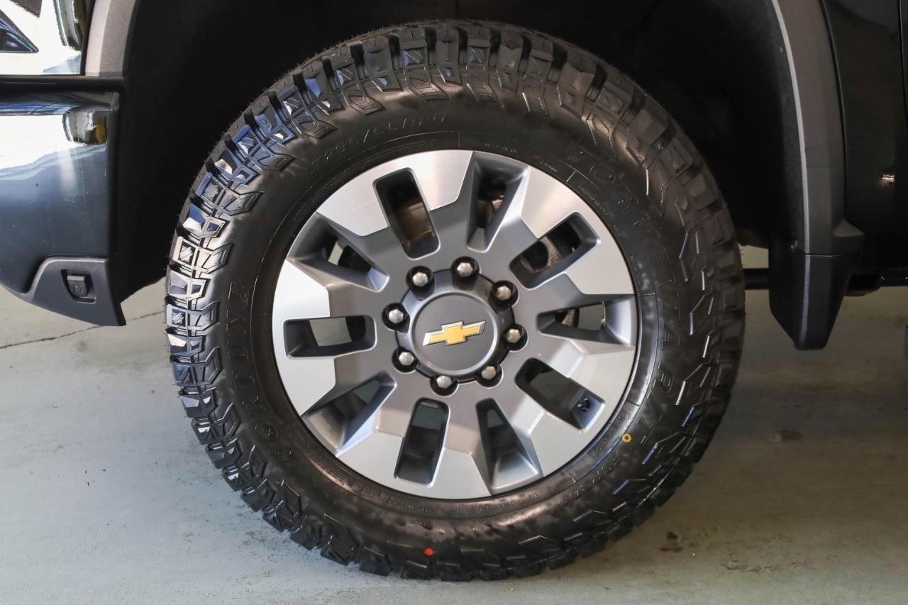 Chevrolet Silverado 2500HD 4WD Crew Cab 159" Custom 2024