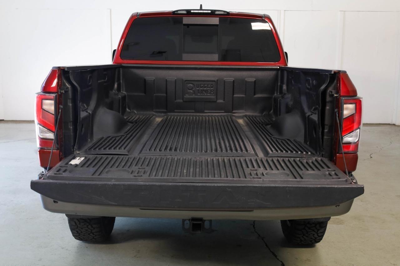Nissan Titan XD 4x4 Crew Cab Platinum Reserve 2023