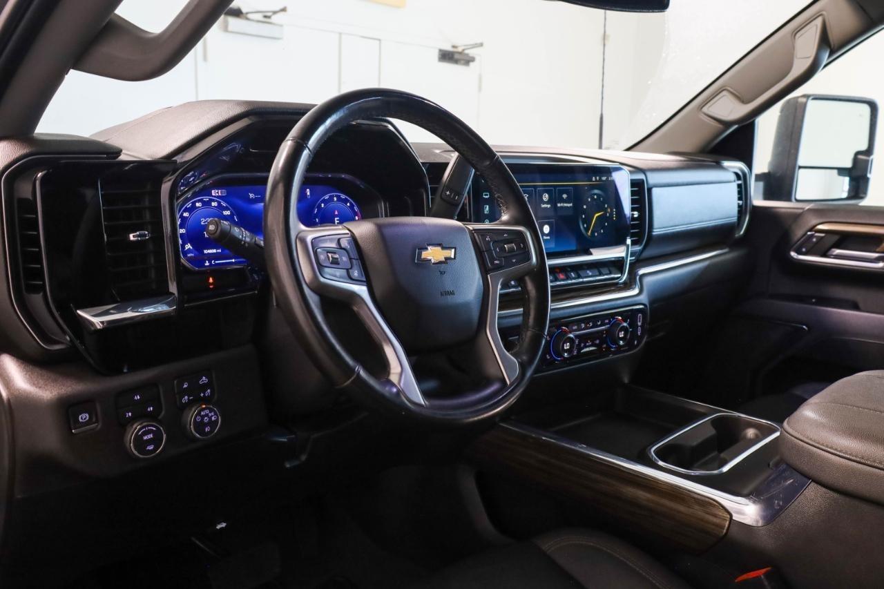 Chevrolet Silverado 3500HD 4WD Crew Cab 159" LT 2024