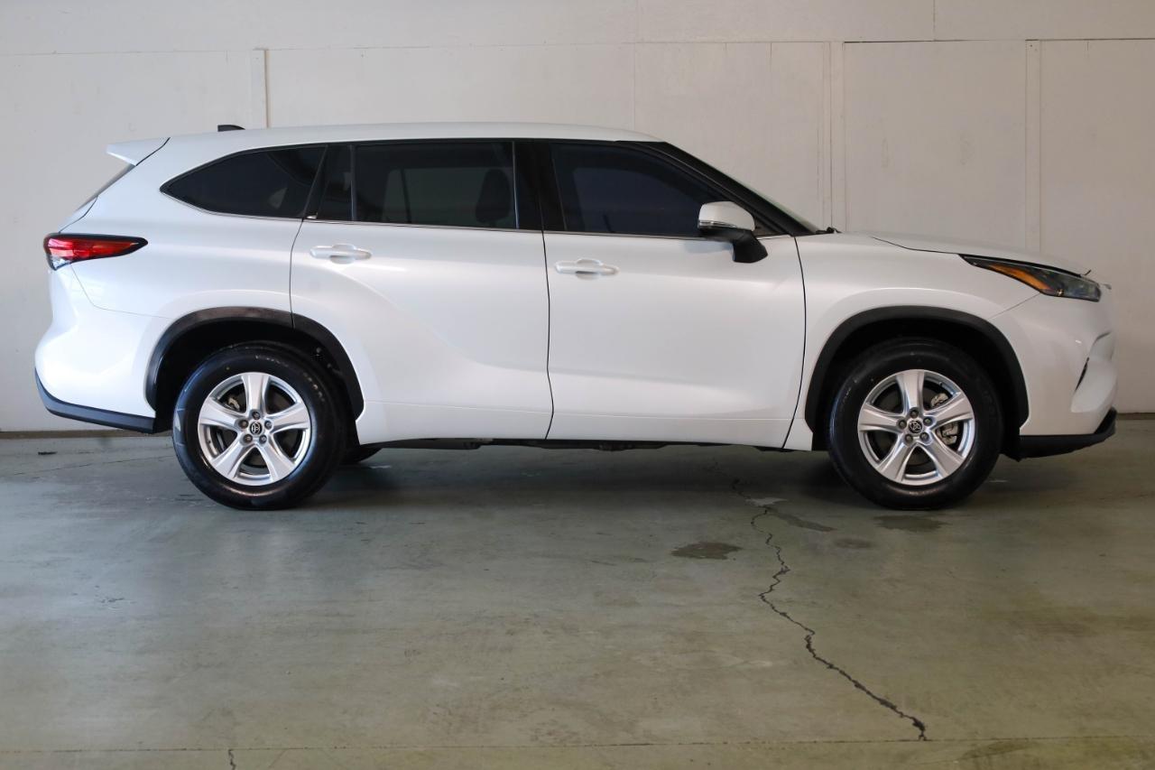 Toyota Highlander Hybrid LE FWD (Natl) 2022