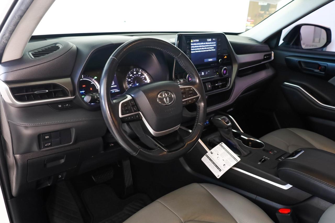 Toyota Highlander Hybrid LE FWD (Natl) 2022