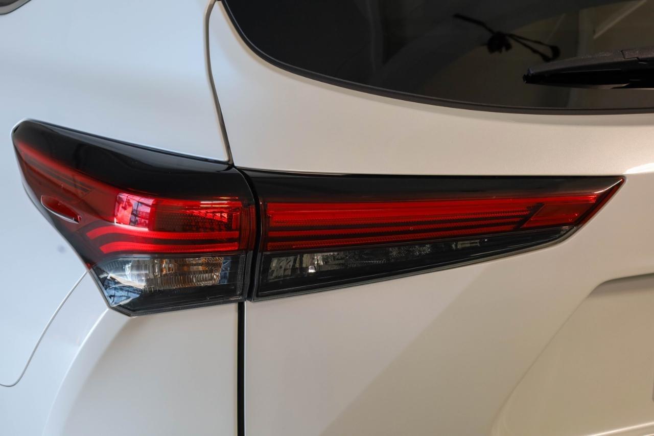 Toyota Highlander Hybrid LE FWD (Natl) 2022