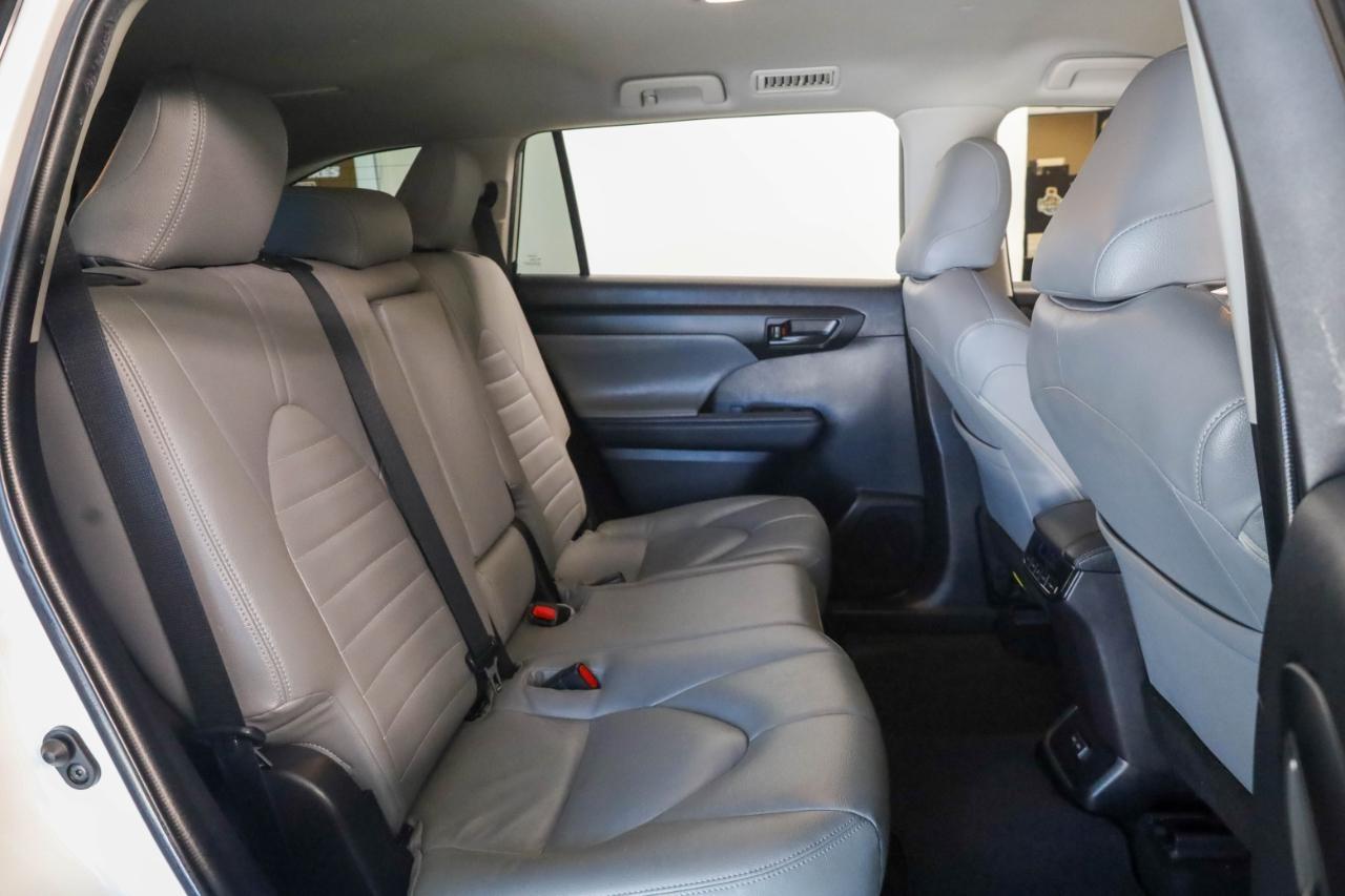 Toyota Highlander Hybrid LE FWD (Natl) 2022
