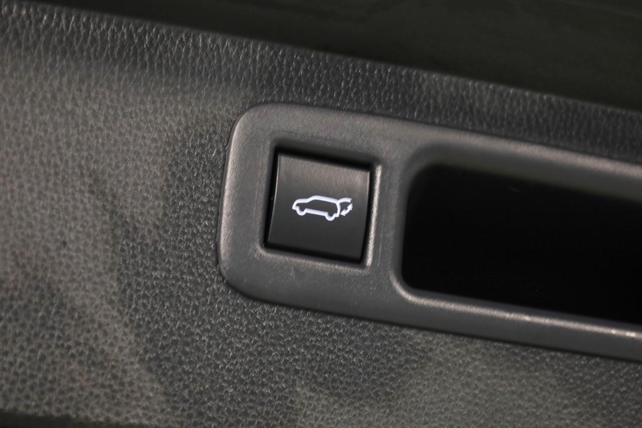 Toyota Highlander Hybrid LE FWD (Natl) 2022