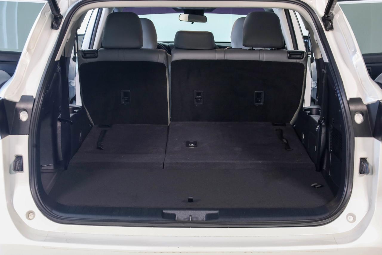 Toyota Highlander Hybrid LE FWD (Natl) 2022