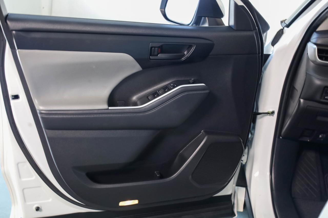 Toyota Highlander Hybrid LE FWD (Natl) 2022